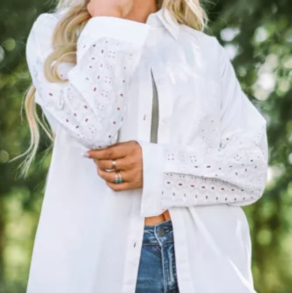 New White Eyelet Detail Oversize Shirt - Picture 4 of 12